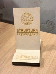 Z kartami STRUKTURA PRZYWIĄZANIA  pracować zarówno podczas sesji psychoterapii jak również samodzielnie w domu